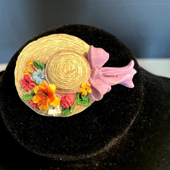 Vintage collectible Sun hat easter pin brooch lapel bonnet enamel floral bow - Picture 1 of 8